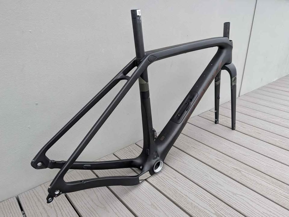 Trek Checkpoint SLR frame and fork in matte black, from the seller's Marketplace listing. Photo 3 of 7.
